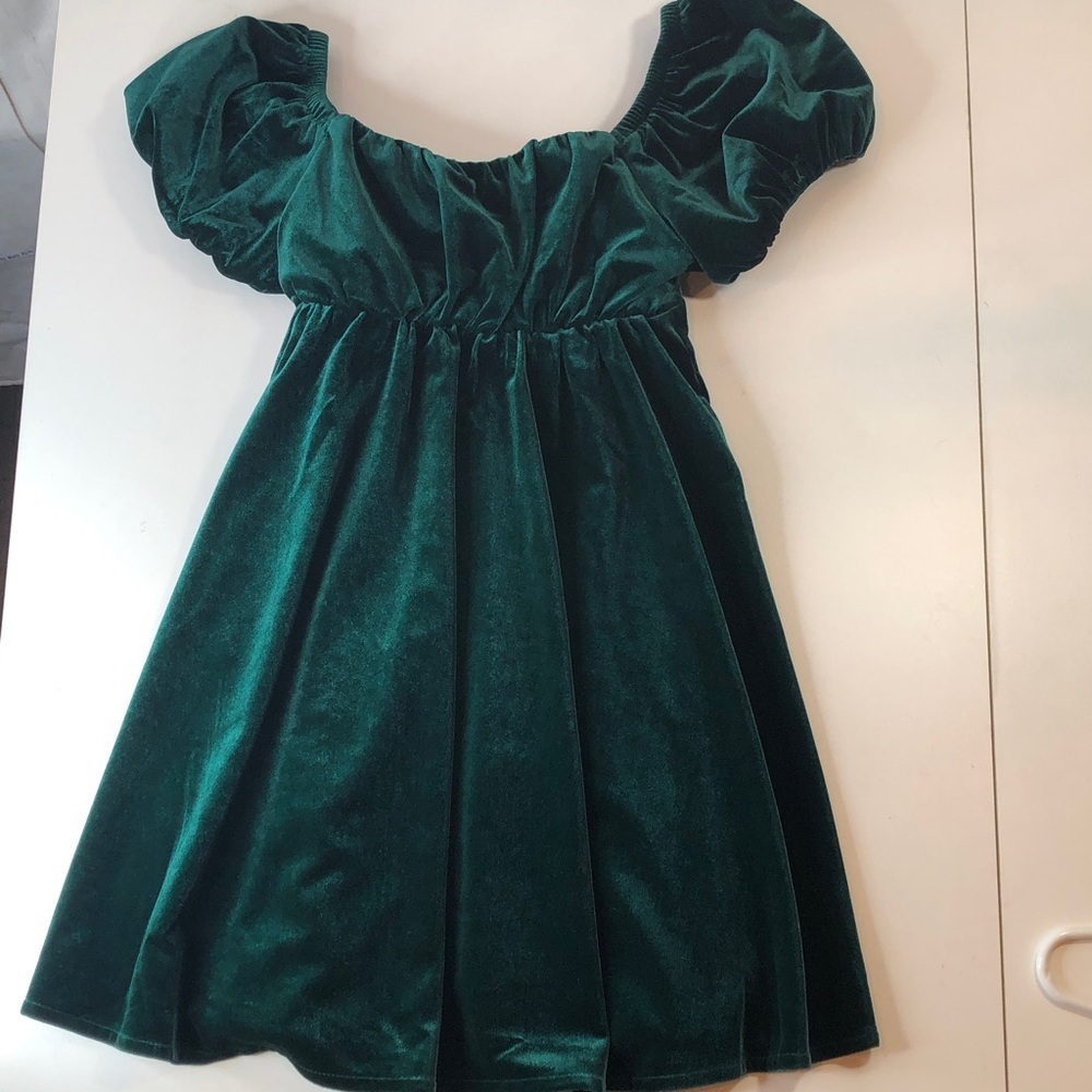 NWT Emerald Green Velvet Dress Puffy Sleeves Cutout Back/Bow & Headband Girls S